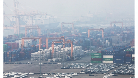 "중동 전쟁 뚫고 깜짝 성장"... 한국 반도체·정부 대응 주목