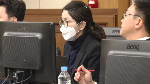 김건희, \'로봇 개\' 재판 증인 출석…"청탁 안 받아"