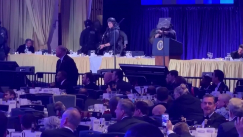 만찬 도중 \'탕탕탕\'…\'트럼프 참석\' 만찬장 아수라장