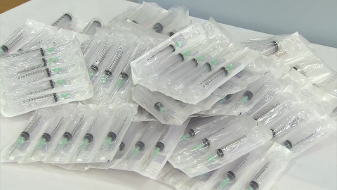 "주사기 13만 개 보관"…경찰, 매점매석 업체 수사