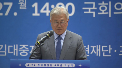 문재인 "김정은, 트럼프와 마주 앉길"…정동영 여진 계속