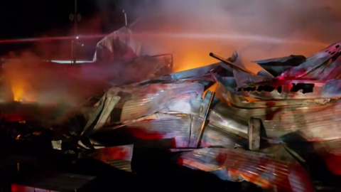 농기계 창고 밤새 불…고속도로 화물차 추돌로 심정지