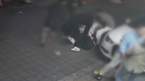 \'김창민 감독 상해치사\' 피의자 2명 구속영장 청구…유족 "구속 촉구" 오체투지