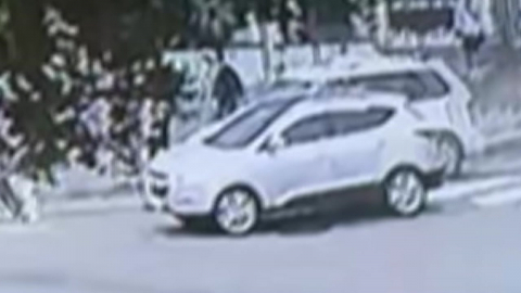 등굣길 돕던 아파트 경비원, 차에 치여 숨져…운전자 "수면제 복용"