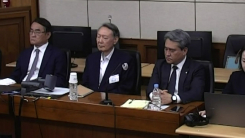 "대통령 책무 져버려"...윤, 재판 내내 '무표정'