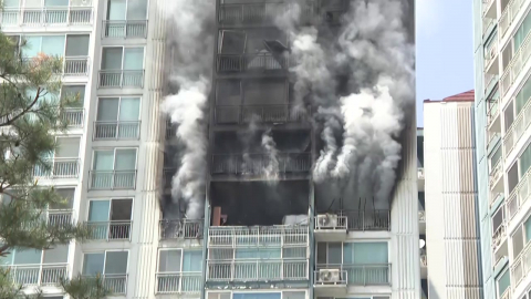 의왕 내손동 아파트에서 불…부부 숨지고 6명 경상