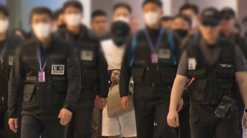[현장영상+] '박왕열 마약 공급책' 태국서 송환…조금 전 입국