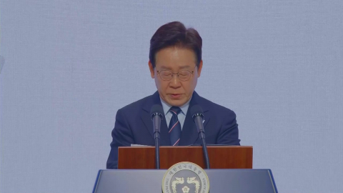 [현장영상+] 축사 낭독 중 '울컥'한 이 대통령…"모든 부모님께 존경과 감사"
