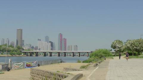 [날씨] 화창한 주말, 한낮 따뜻…서울 등 곳곳 \'건조특보\' 확대