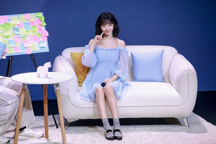 표예진, 생애 첫 팬미팅 성공적 마무리…이제훈·장나라 지원사격