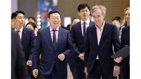 [기업] 아르노 LVMH 회장, 3년 만에 방한...신세계·롯데 방문