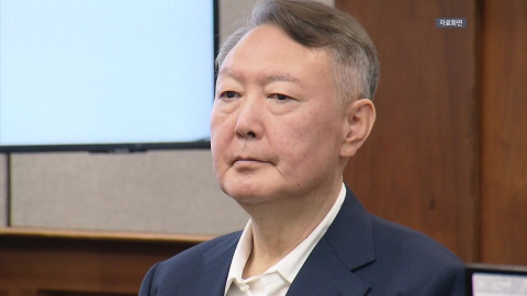 특검, \'여론조사 무상수수\' 윤석열 징역 4년 구형…다음 달 23일 선고