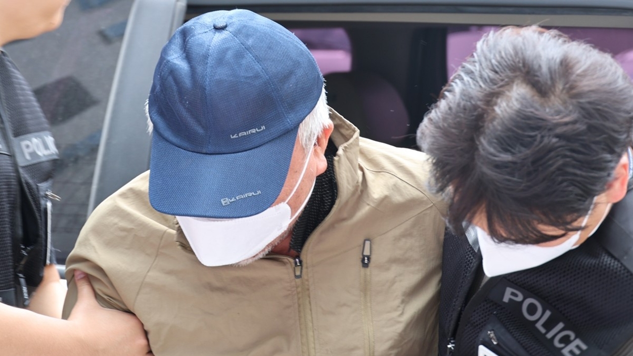"흉기로 찌른 그놈, 저기 있다" 알려줬는데...경찰, 문 잠겼다며 철수