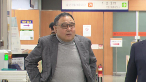 '시계 청탁' 로봇 개 사업가 1년 6개월 구형…모레 김건희 결심