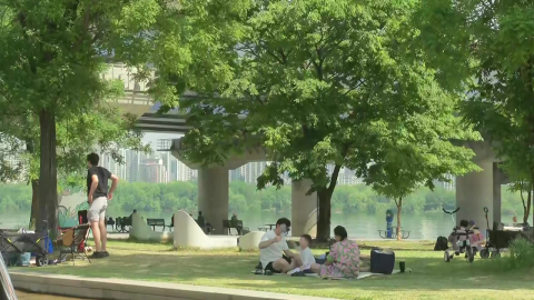 [날씨] 주말도 30℃ 웃도는 '여름 더위'…자외선·오존 주의
