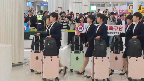 [현장영상+] 내고향축구단 입국…북한 선수 8년 만에 방남