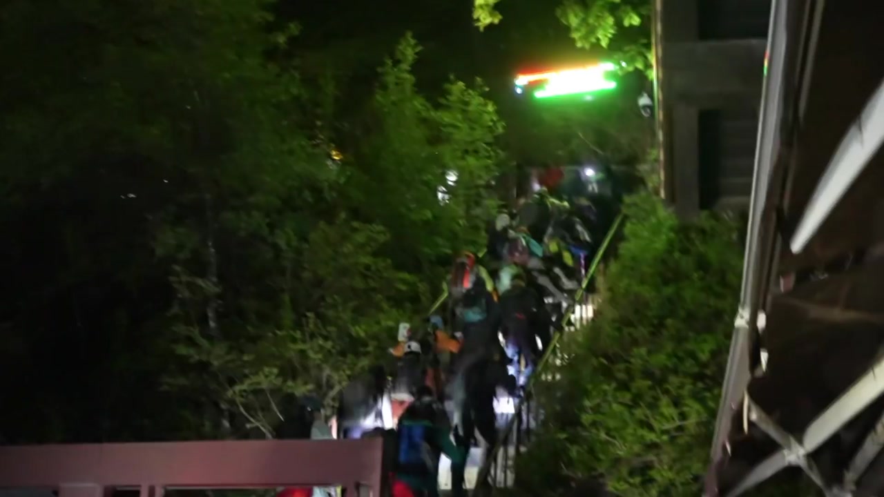 73일 만에 열린 설악산 오픈런...첫날 만9천여 명 몰려