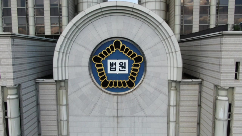 시작하자마자 멈춘 내란 2심…기피신청 기각에도 불복 시사