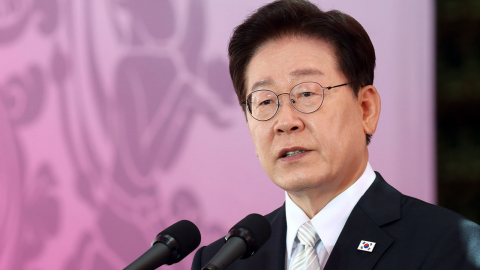 이 대통령 "부처님 말씀처럼 화합"…\'일베 폐쇄\' 검토 지시