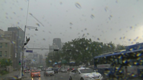 [날씨] 오늘 전국 강한 비바람…제주·남해안 \'극한 호우\' 우려