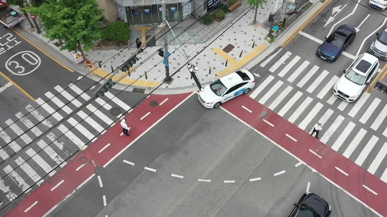 헌재 "횡단보도 약간 벗어난 지점도 우회전 운전자 '일시정지' 해야"