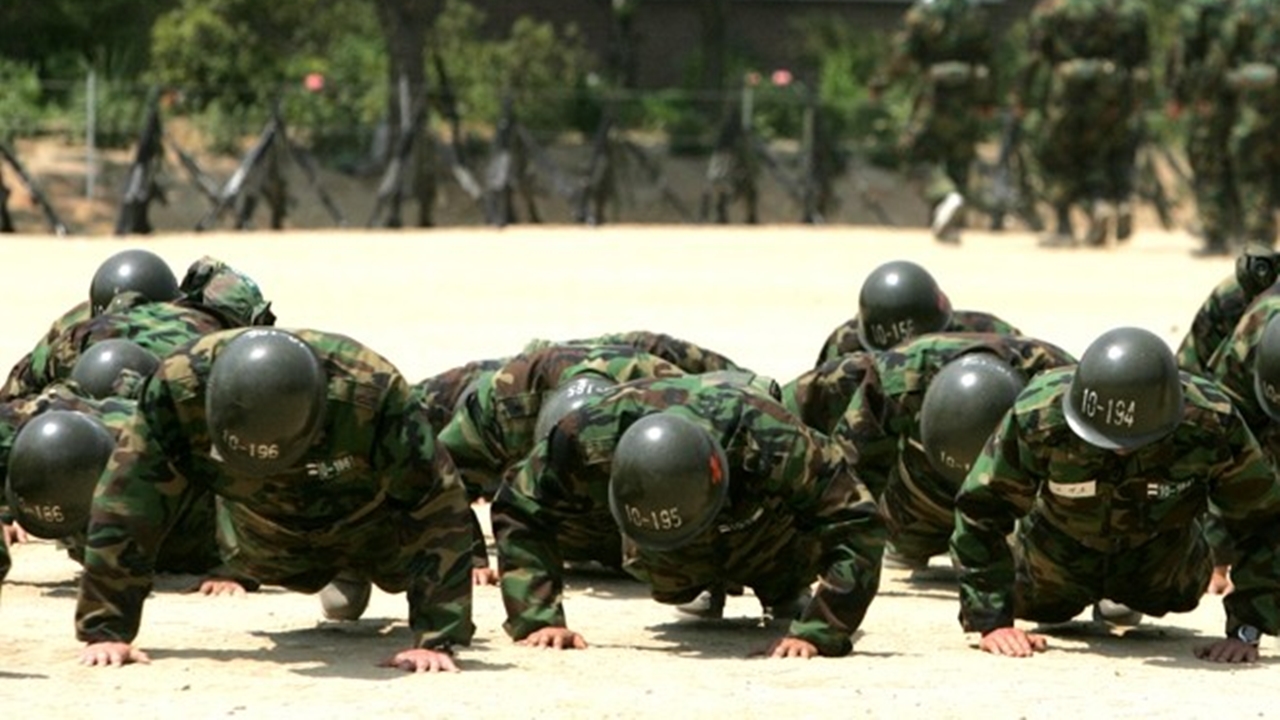 "너무 힘듭니다" 호소 묵살...근육 녹고 '콜라색' 소변 본 병사