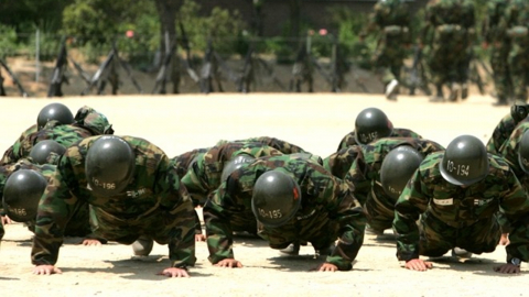 "너무 힘듭니다" 호소 묵살…근육 녹고 \'콜라색\' 소변 본 병사