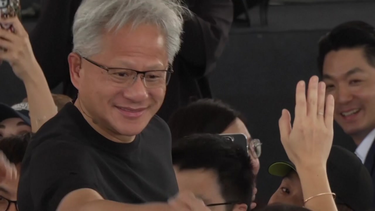 젠슨황, 깜짝 신제품 예고 "최고의 하반기 맞을 것"