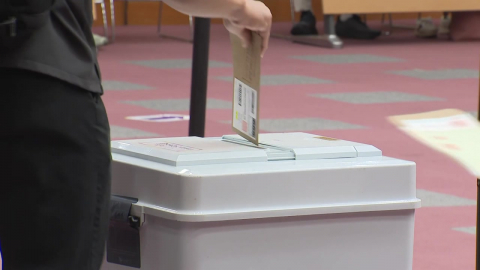 "한 표가 절실" 사전투표 첫날 격전지 후보 '총출동'