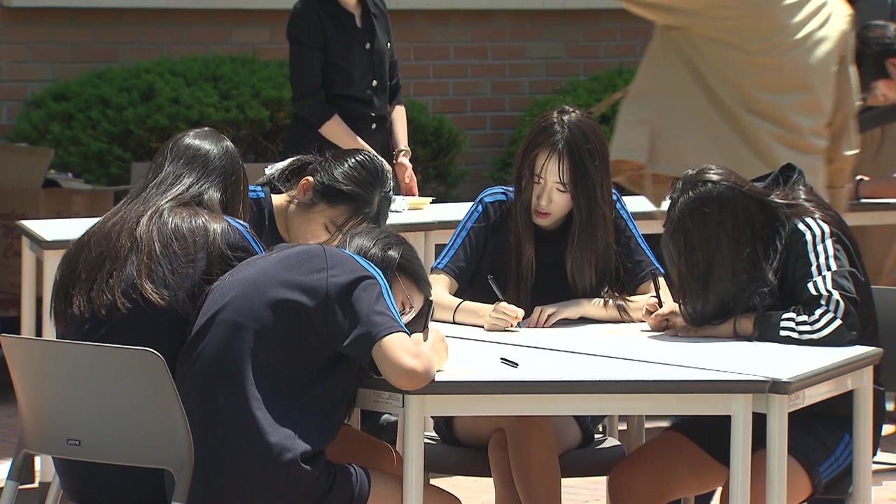 "스마트폰 대신 꾹꾹"...문해력 키우는 '아날로그 손편지'