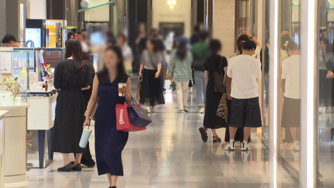 성과급에 명품관 '북적'…반도체 호황 낙수효과?