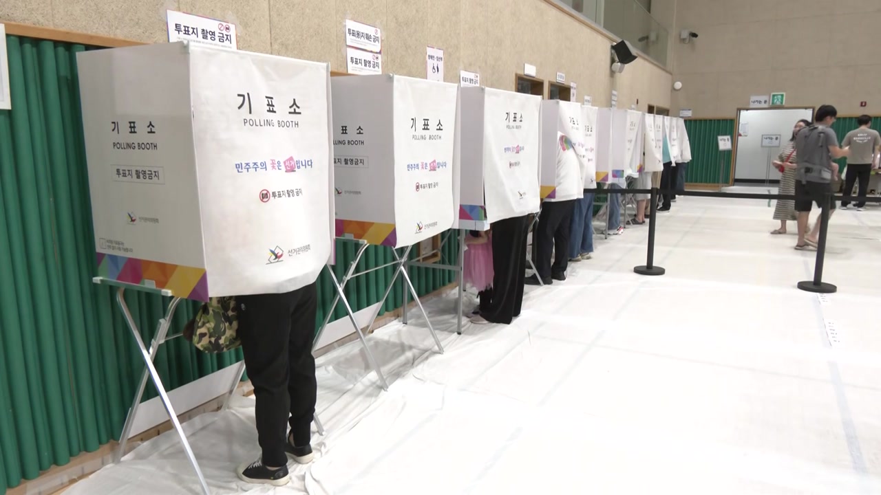 사전투표소 밖까지 긴 줄...이 시각 경남