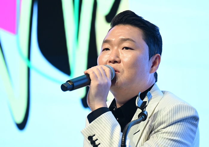 경찰, '약물 대리 수령 혐의' 싸이 검찰 송치
