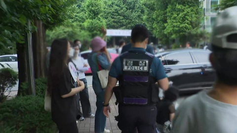 투표용지 부족 이어 투표함 대치…현장 혼란 심화