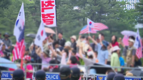 '투표 중단' 항의 시위 계속…이 시각 중앙선관위