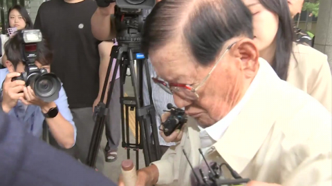 '집단 입당 의혹' 신천지 이만희 총회장 합수본 첫 출석
