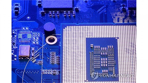 AI 열풍이 부른 '칩플레이션'...스마트폰·PC 가격↑
