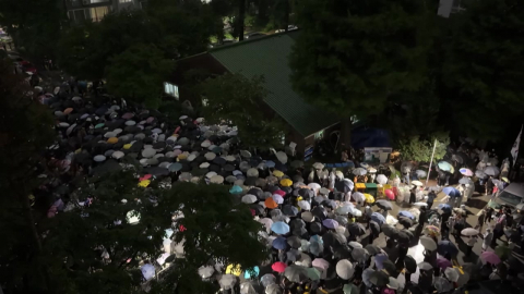 '투표 용지 부족' 이틀째 대치…구청 직원 4명 고립