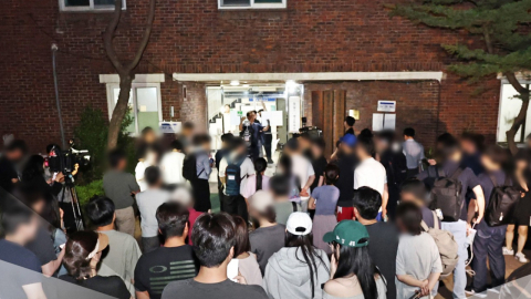'용지 부족' 잠실 투표소 봉쇄 계속…경찰, 본격 수사
