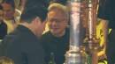 [현장영상+] 홍대에서 '삼겹살 회동'... 화기애애한 분위기 속 식사 시작