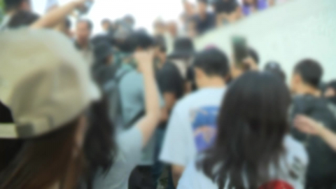 시위대, 개표소 봉쇄…선관위 직원 일부 고립