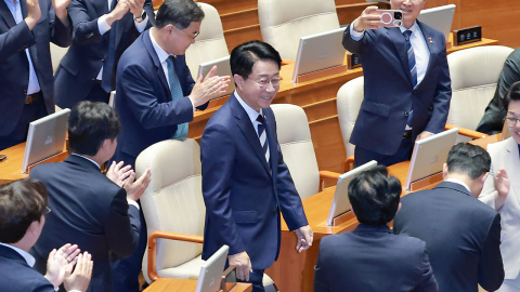 재보선 당선 의원들 등원…조정식, 국회의장 선출