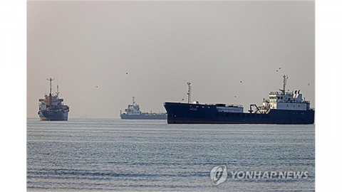 미, 이란 해안 군시설 폭격...이란, 미군기지에 보복 시도