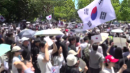 '잠실 개표소' 1만 명 운집...투표함 이송 차질