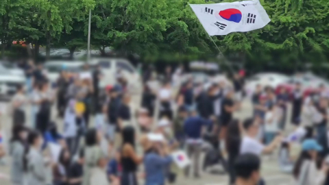 개표소 앞 집회 계속…선거관리 부실 비판 고조