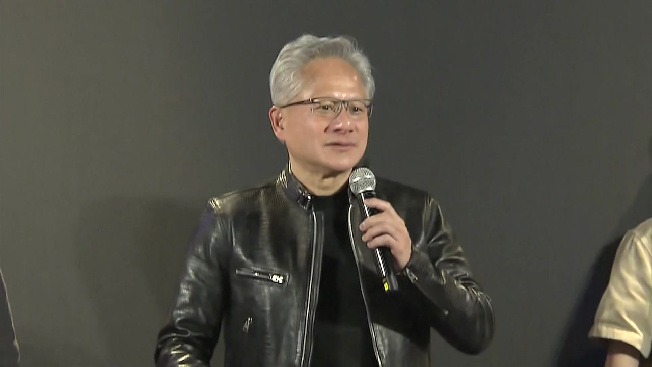 강남 PC방 찾은 젠슨 황...게임업계 연쇄 회동