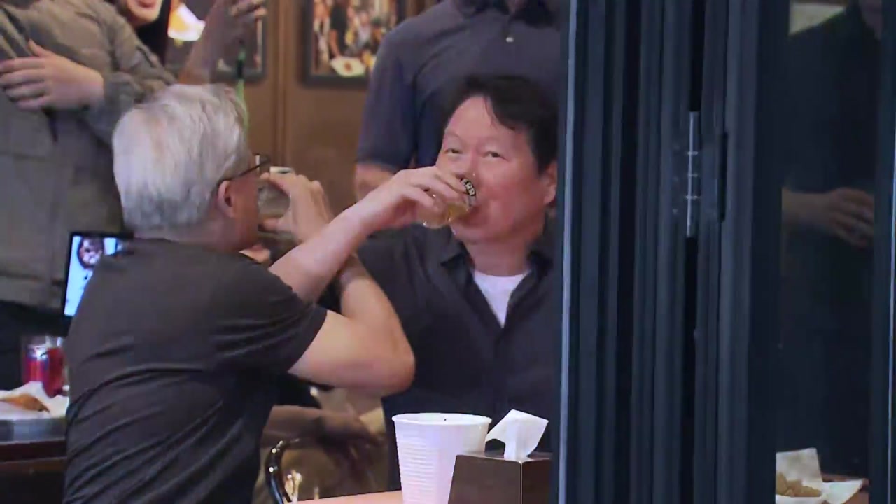 젠슨 황, 최태원과 2차 '깐부 회동'...확대되는 AI 동맹