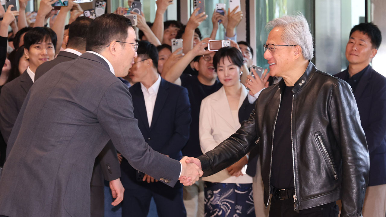 한국 기업 손잡고 미래로...젠슨 황 "이제부터가 시작"
