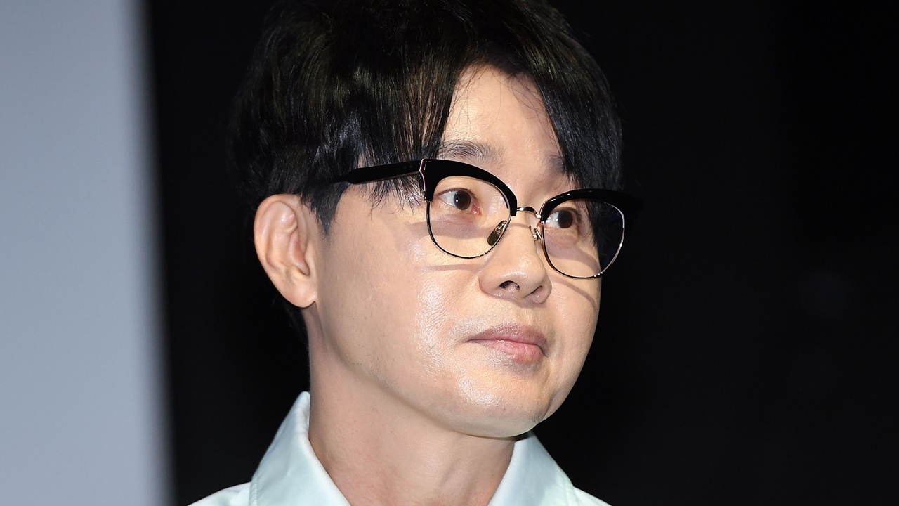 "이혼이나 당하고"…이승환, 윤서인에 '모욕혐의' 5천만원 손배소