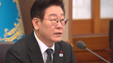 [속보] 이 대통령, \'지지율 50%\' 여론조사에 "더 열심히 하겠습니다"